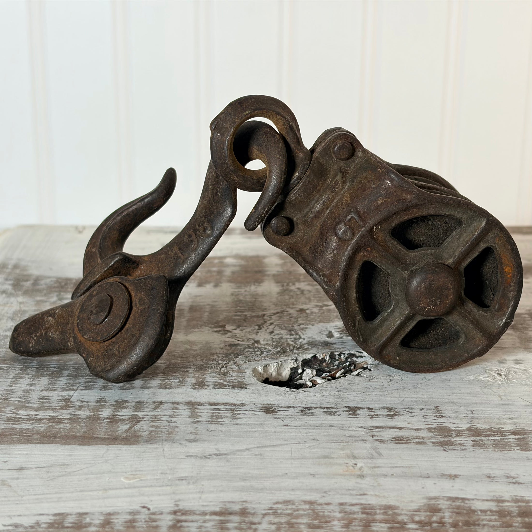 Vintage Double Pulley Barn Block & Tackle & Swivel Hook w/  Gear Locking Mechanism