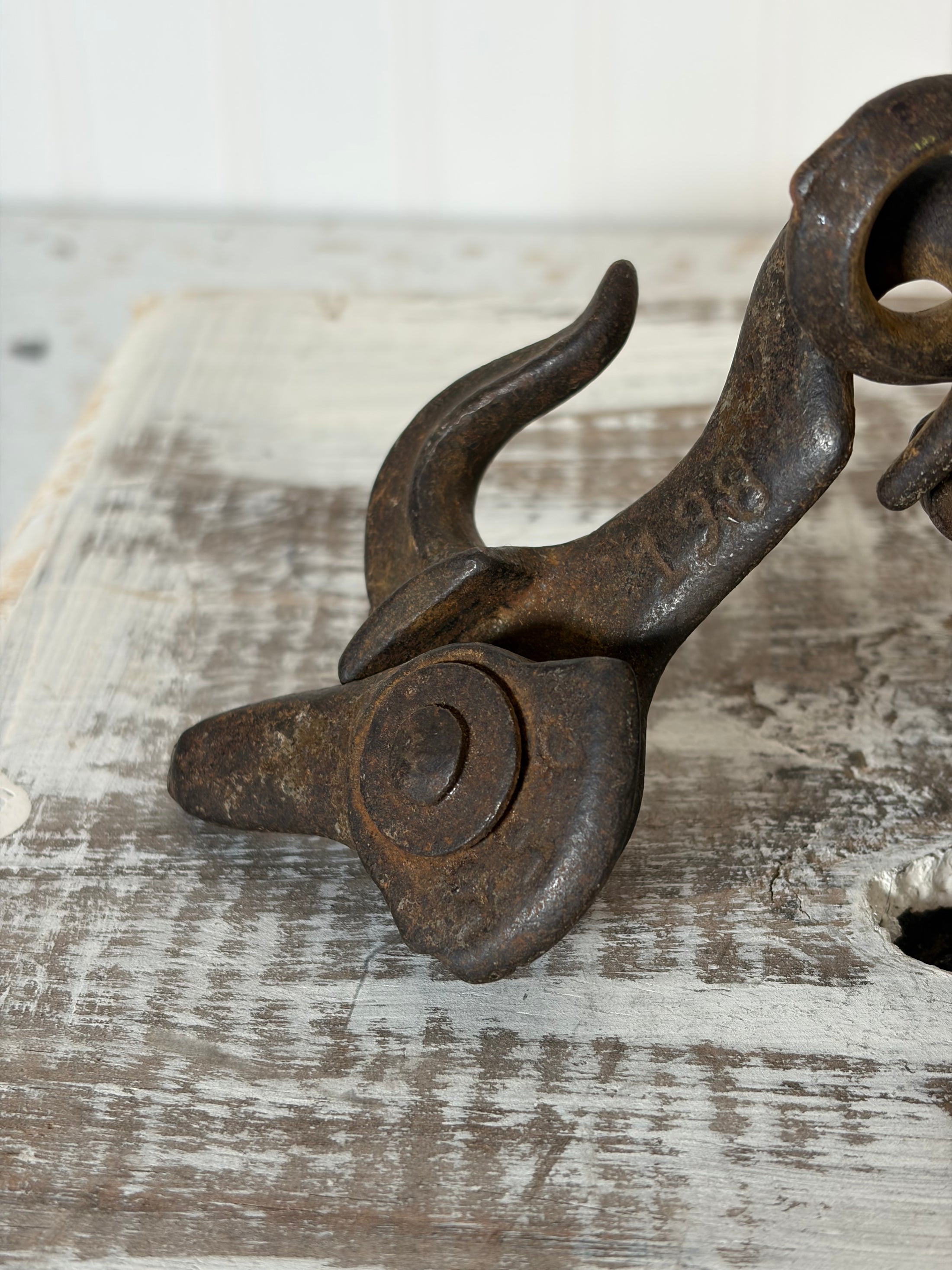 Vintage Double Pulley Barn Block & Tackle & Swivel Hook w/  Gear Locking Mechanism