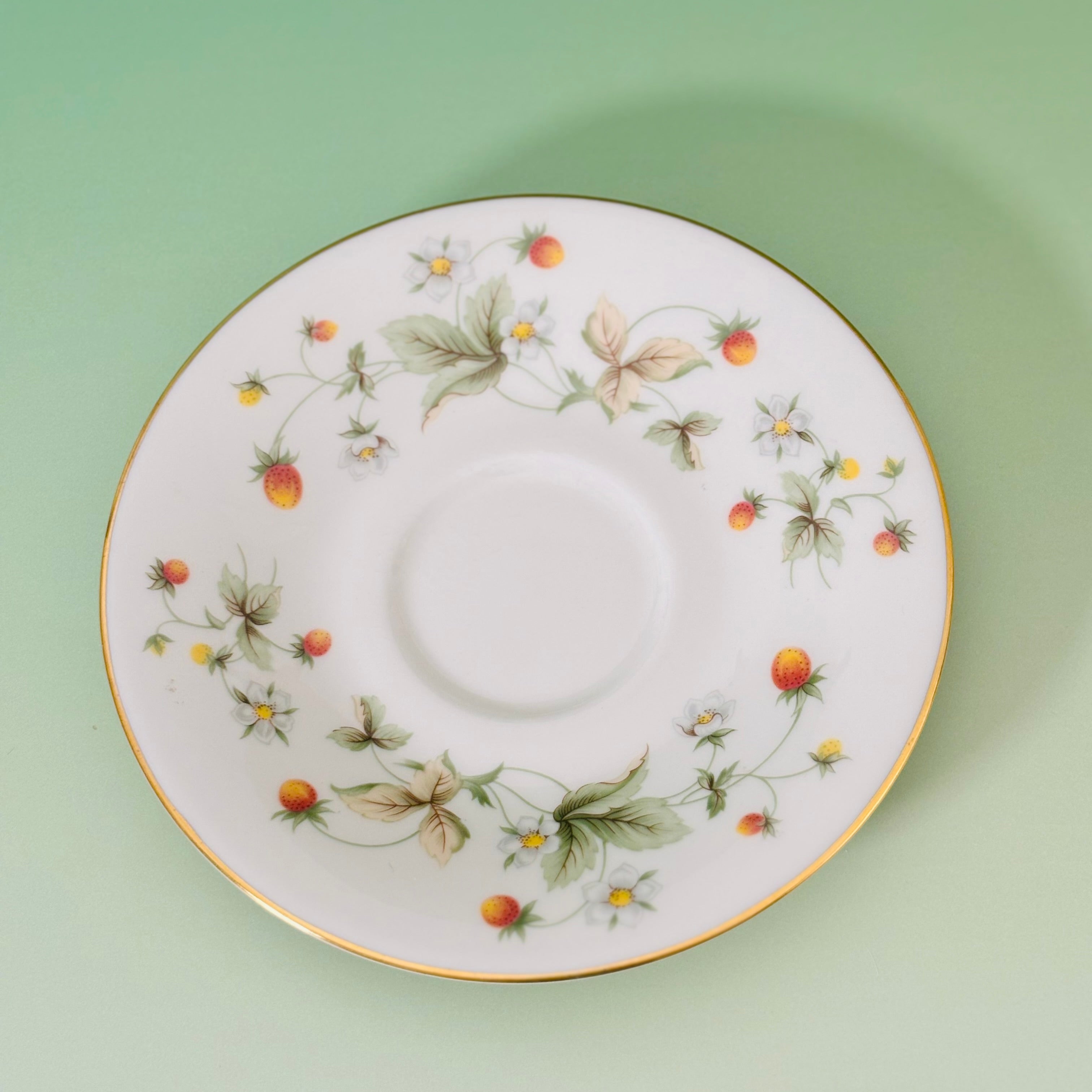 1977 Royal Doulton Strawberry Cream Tableware | 38 Pieces
