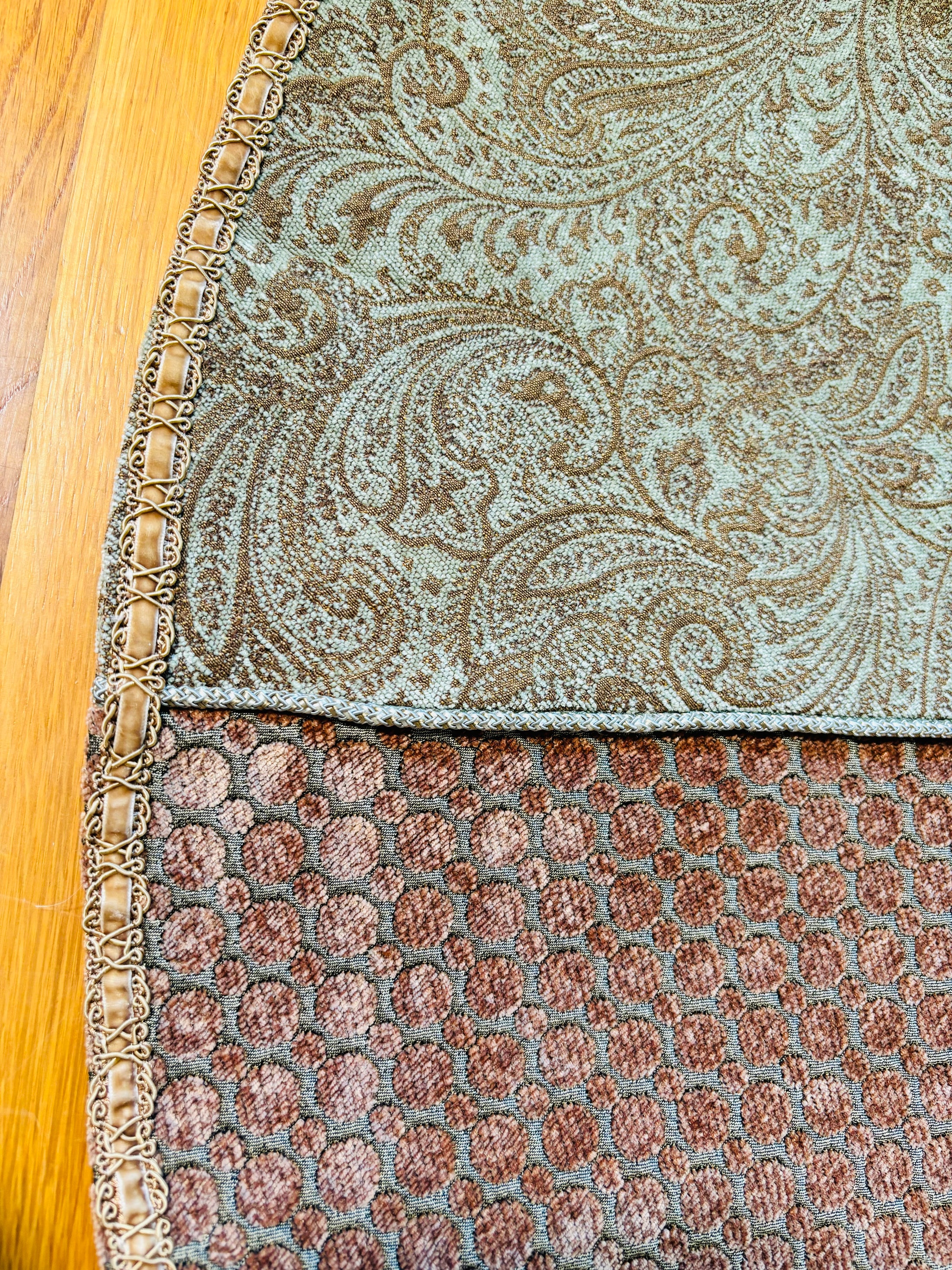 Vintage Christmas Tree Skirt